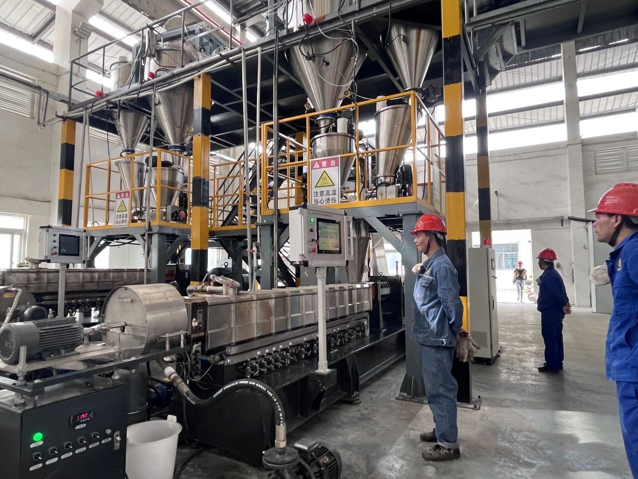 華遠公司3000噸阻燃母粒項目試產成功！銻產業(yè)鏈高端化邁出關鍵一步